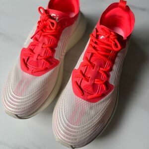 APL  Streamline Shoes - NWOT - 7.5M/9W